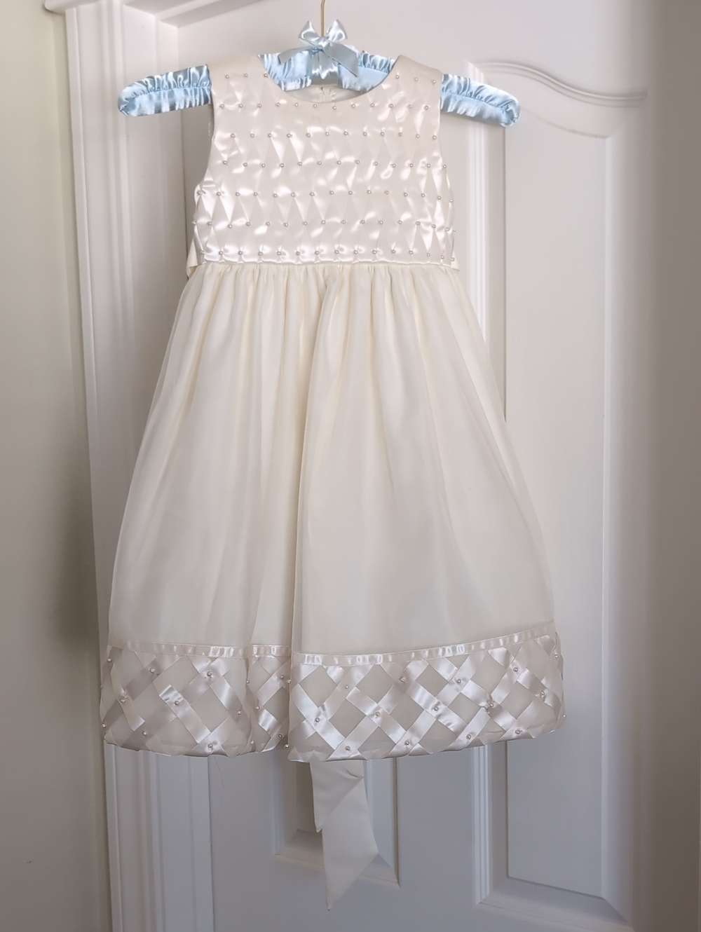 4T Cinderella Ivory Pearls on Satin Ribbon EUC